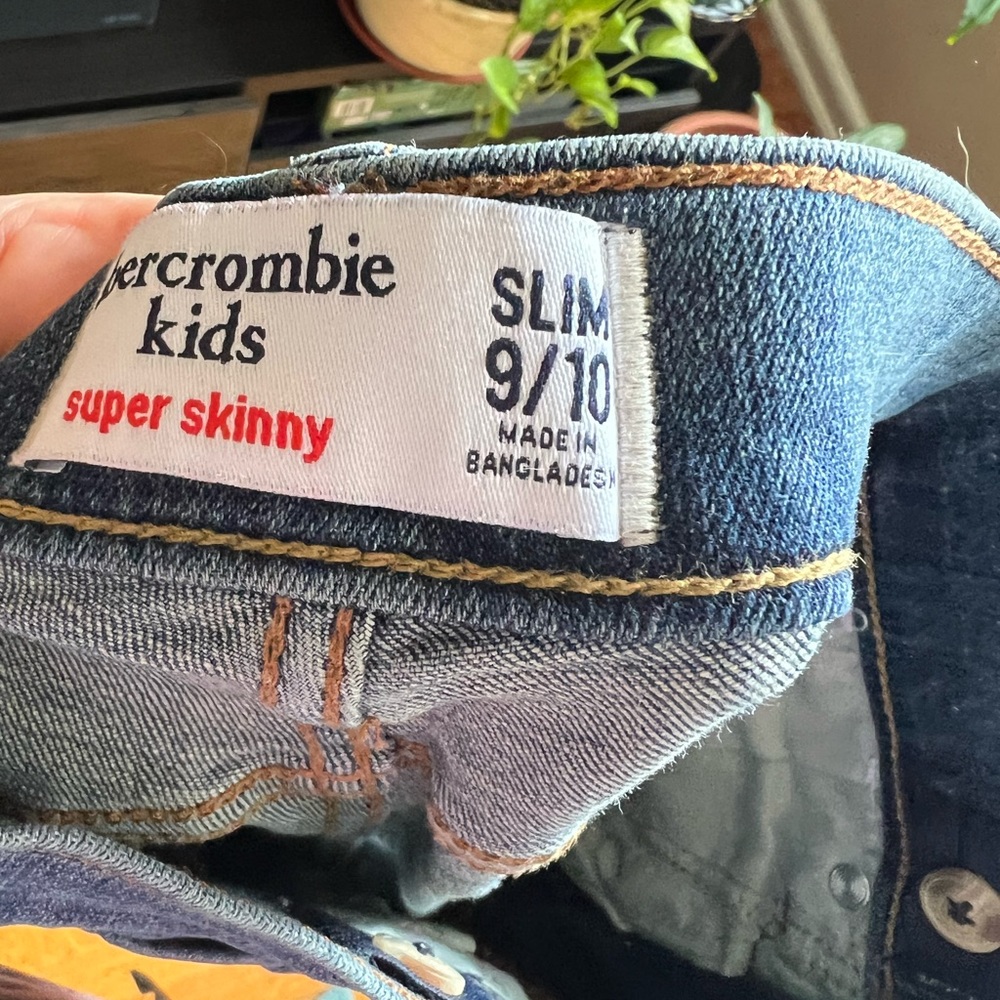 Abercrombie and fitch new pair of jeans - Picture 3 of 3